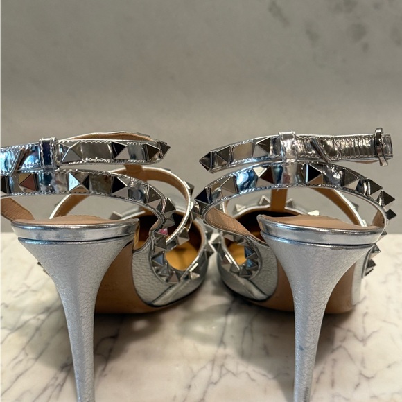 Valentino Garavani Rockstud Metallic Silver T-Strap Pumps Size 40.5 Authentic - Picture 9 of 10
